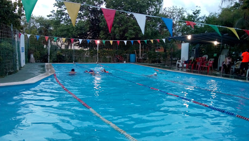 Escuela De Natacion Y Triatlon 