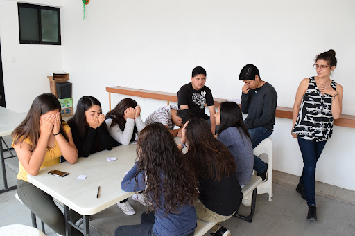 Maple: Idiomas o Primaria, Secundaria y Preparatoria bilingüe